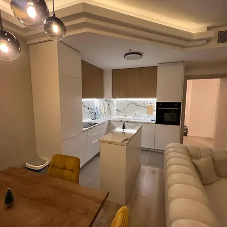 Amelie's 2 Apartment *