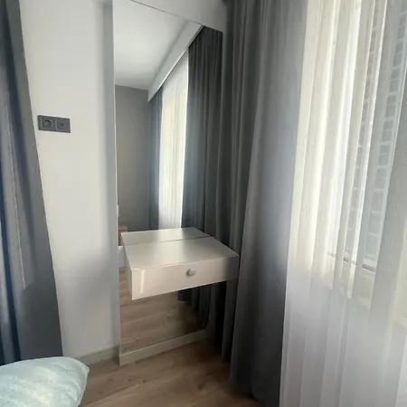 Amelie's 2 Apartment *