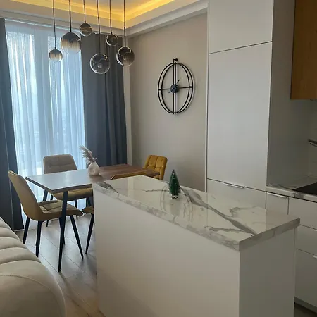 Amelie's 2 Apartment